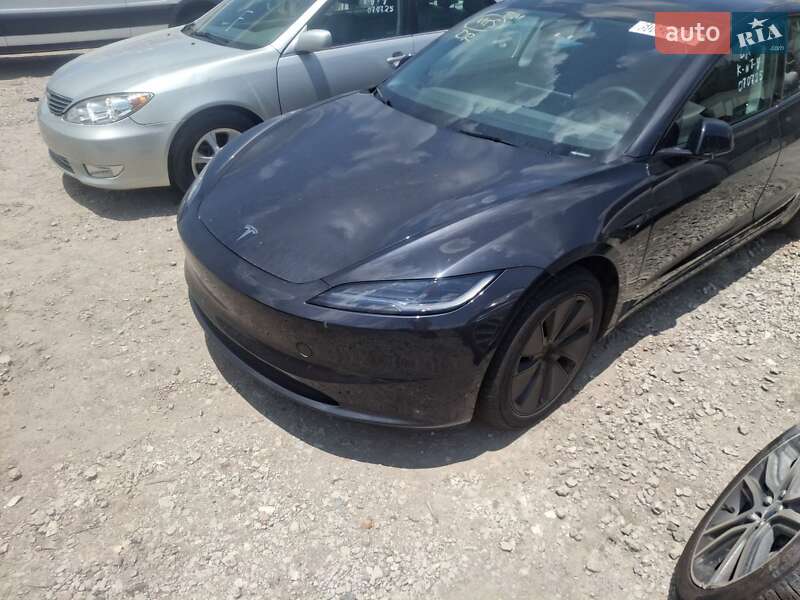 Tesla Model 3 2024