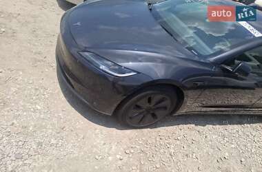 Седан Tesla Model 3 2024 в 