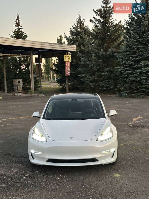 Седан Tesla Model 3 2022 в Кривому Розі