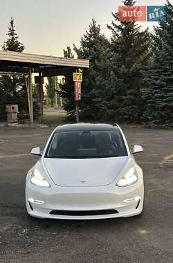 Седан Tesla Model 3 2022 в 