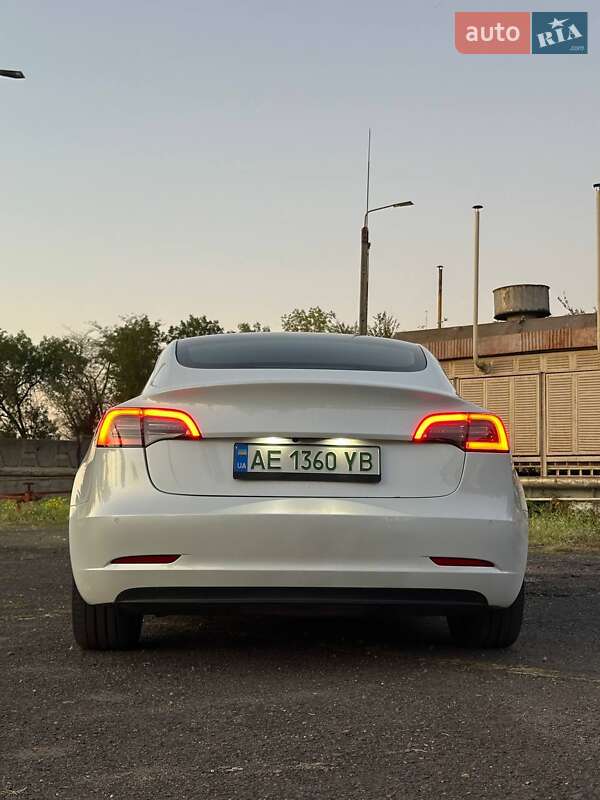Седан Tesla Model 3 2022 в Кривому Розі