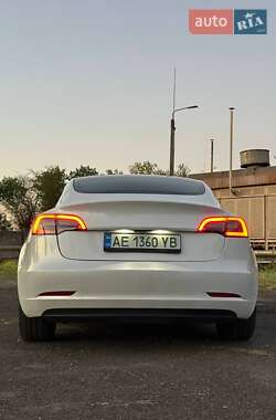 Седан Tesla Model 3 2022 в 