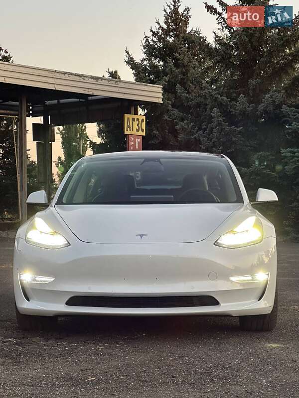 Седан Tesla Model 3 2022 в Кривому Розі