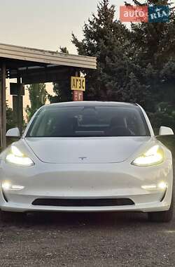 Седан Tesla Model 3 2022 в 