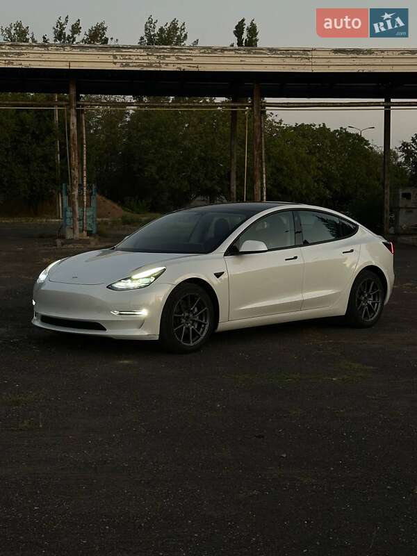 Седан Tesla Model 3 2022 в Кривому Розі