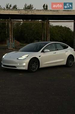 Седан Tesla Model 3 2022 в 