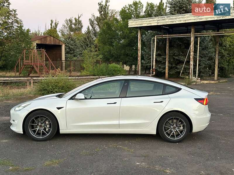 Седан Tesla Model 3 2022 в Кривому Розі