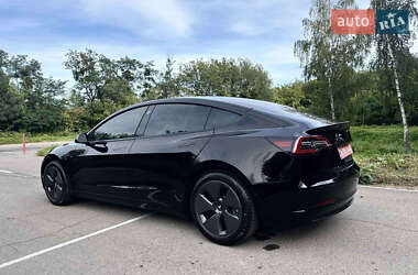 Седан Tesla Model 3 2021 в 