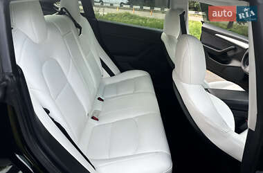 Седан Tesla Model 3 2021 в 