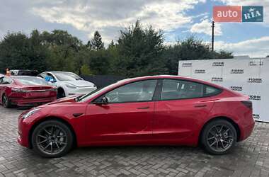 Седан Tesla Model 3 2022 в 