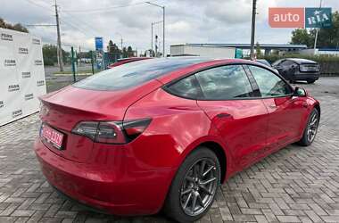 Седан Tesla Model 3 2022 в 