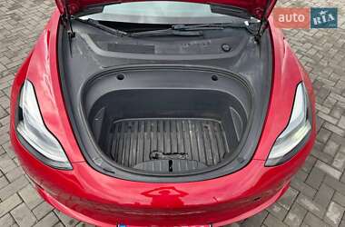 Седан Tesla Model 3 2022 в 