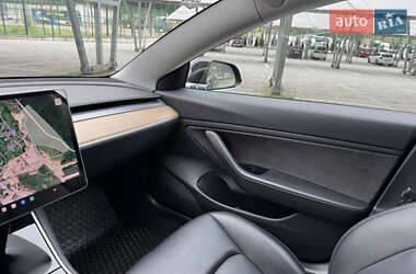 Седан Tesla Model 3 2019 в 