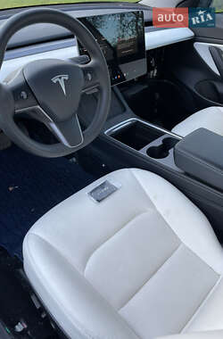 Седан Tesla Model 3 2020 в 