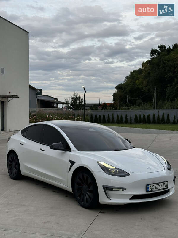 Седан Tesla Model 3 2021 в Луцьку