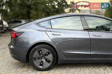 Седан Tesla Model 3 2022 в 