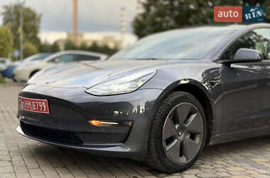 Седан Tesla Model 3 2022 в 