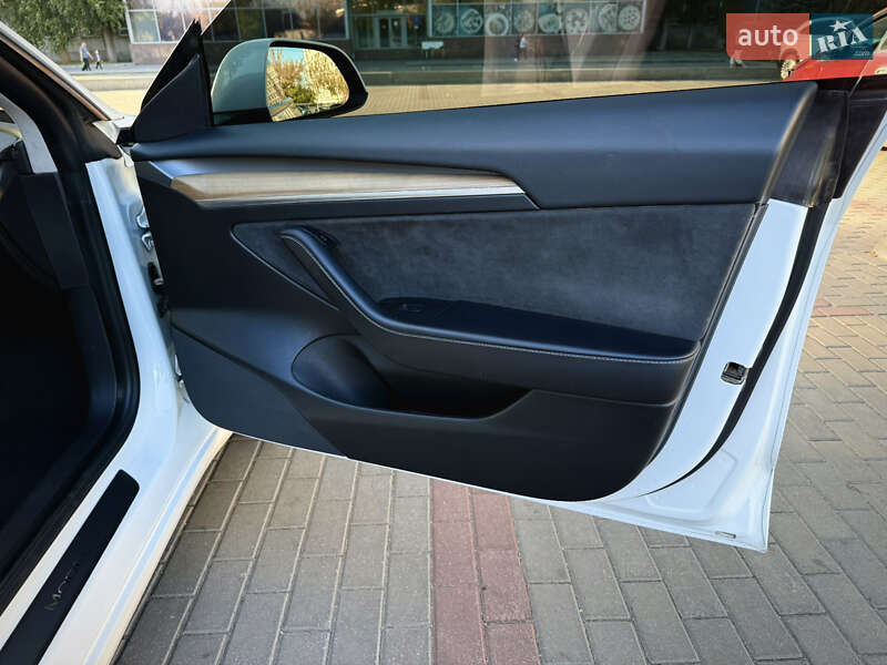 Седан Tesla Model 3 2021 в Днепре