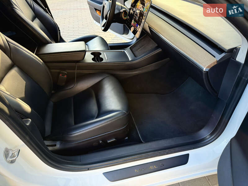 Седан Tesla Model 3 2021 в Днепре