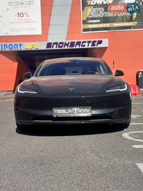 Tesla Model 3 2024