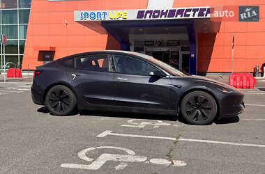 Седан Tesla Model 3 2024 в 