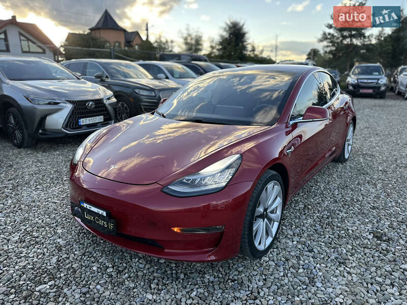 Седан Tesla Model 3 2018 в Ивано-Франковске