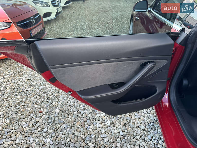 Седан Tesla Model 3 2018 в Ивано-Франковске