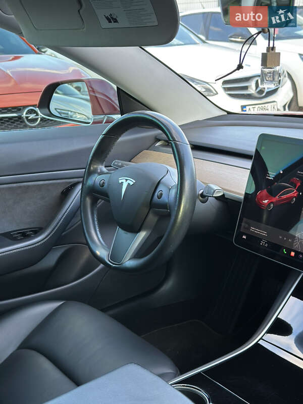 Седан Tesla Model 3 2018 в Ивано-Франковске