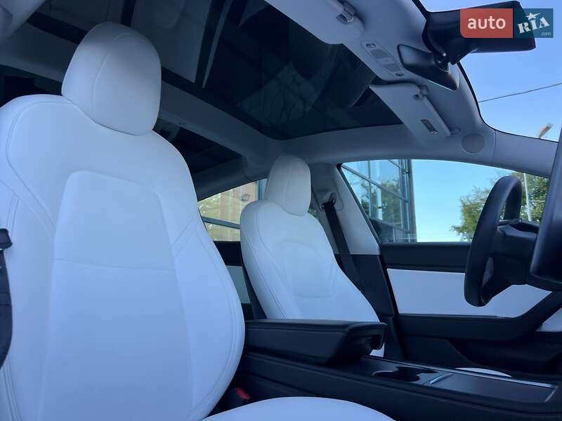 Седан Tesla Model 3 2020 в Івано-Франківську