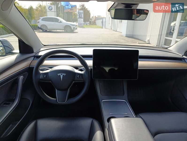 Седан Tesla Model 3 2022 в Кременчуці