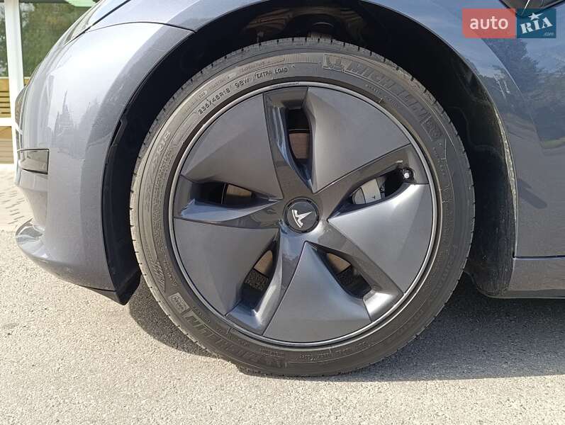 Седан Tesla Model 3 2022 в Кременчуці