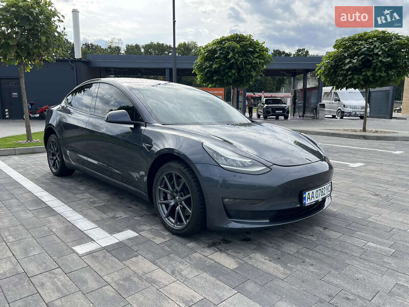 Седан Tesla Model 3 2018 в Луцке