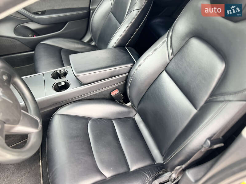 Седан Tesla Model 3 2018 в Луцке