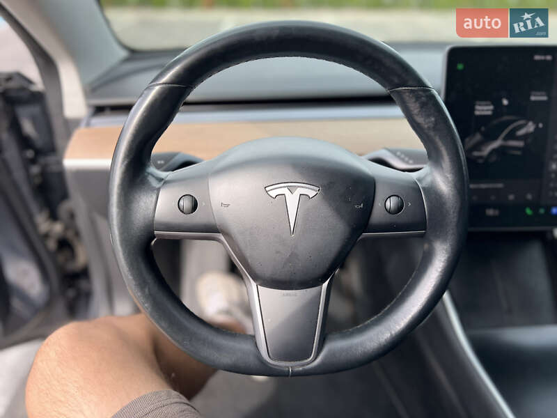 Седан Tesla Model 3 2018 в Луцке