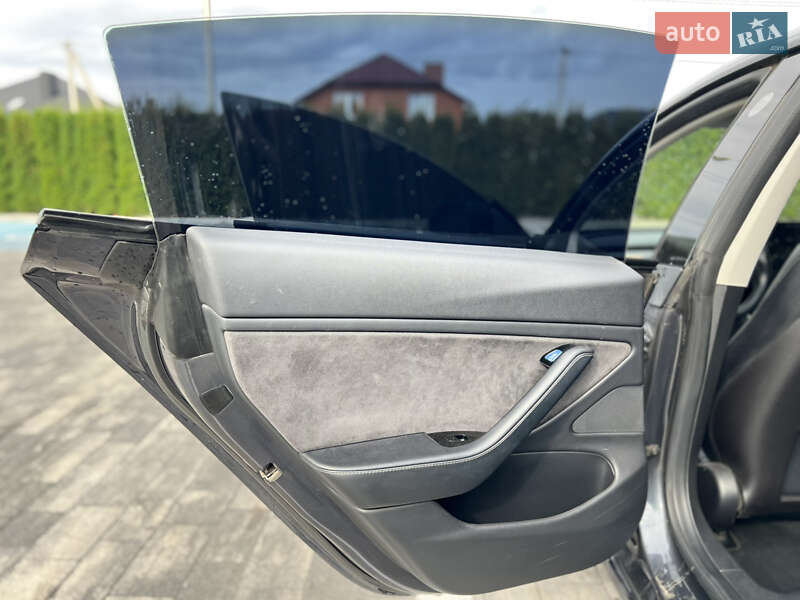 Седан Tesla Model 3 2018 в Луцке