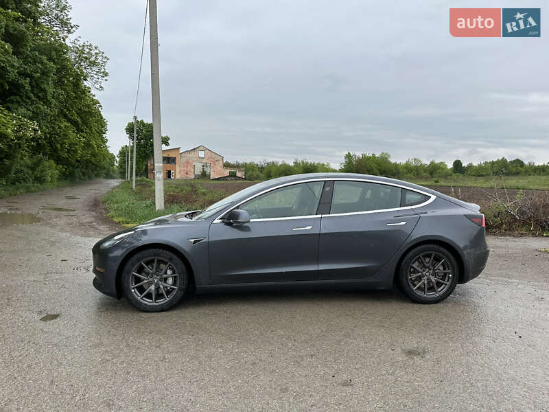 Седан Tesla Model 3 2019 в Черновцах