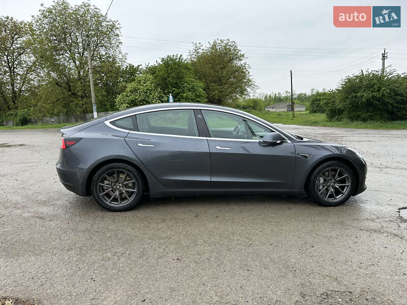 Седан Tesla Model 3 2019 в Черновцах