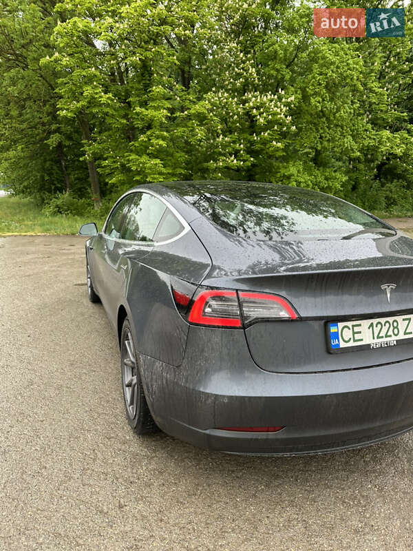 Седан Tesla Model 3 2019 в Черновцах