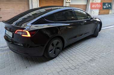 Седан Tesla Model 3 2021 в 