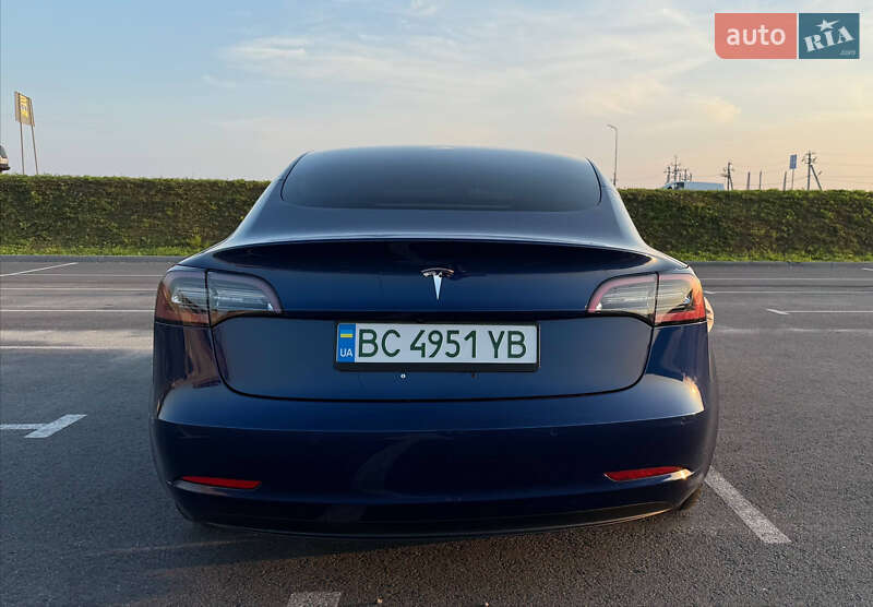 Седан Tesla Model 3 2018 в Львові