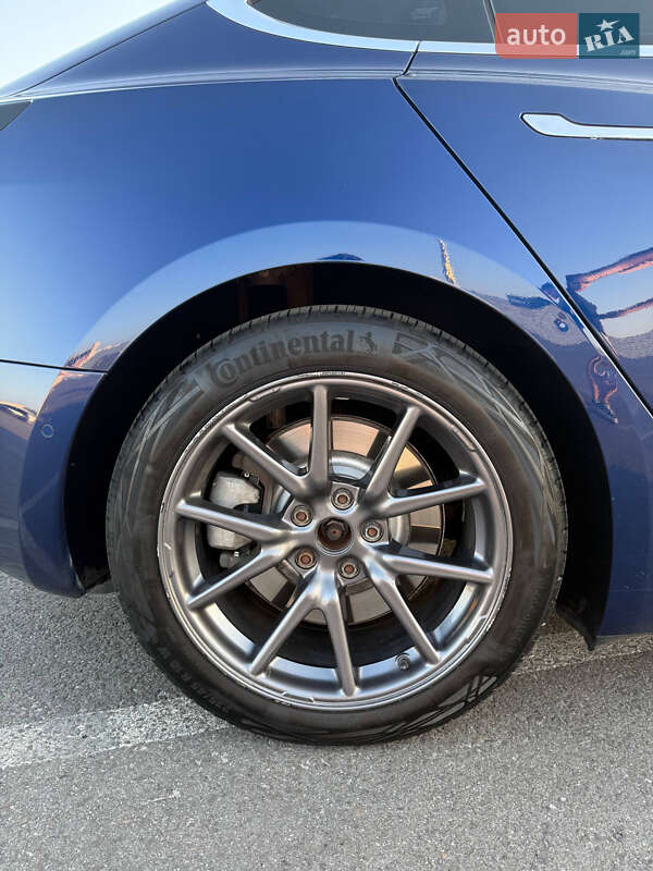 Седан Tesla Model 3 2018 в Львові