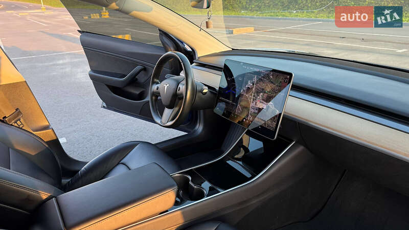 Седан Tesla Model 3 2018 в Львові