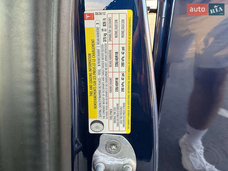 Седан Tesla Model 3 2018 в Львові