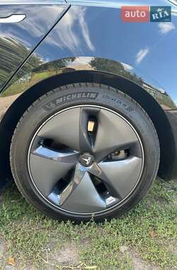 Седан Tesla Model 3 2020 в 
