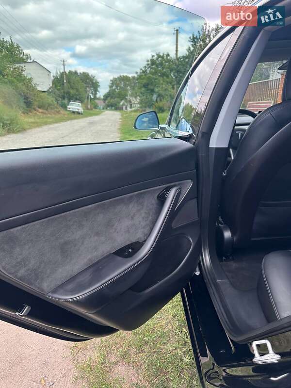 Седан Tesla Model 3 2020 в Киеве