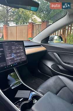 Седан Tesla Model 3 2020 в 