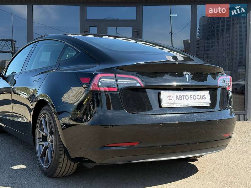 Седан Tesla Model 3 2020 в Киеве