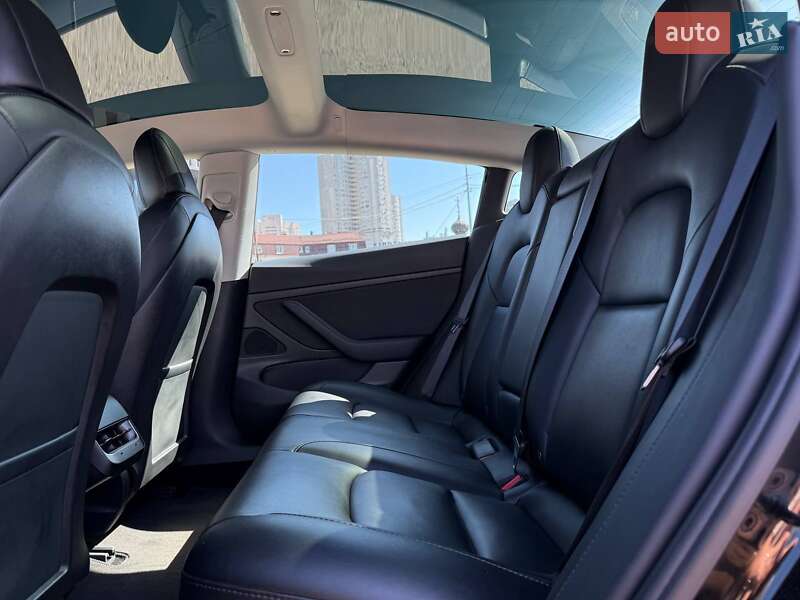 Седан Tesla Model 3 2020 в Киеве