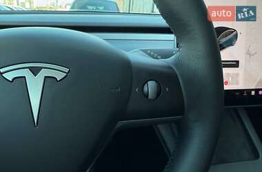 Седан Tesla Model 3 2020 в 