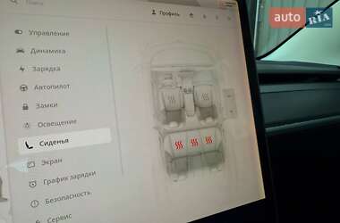 Седан Tesla Model 3 2020 в 
